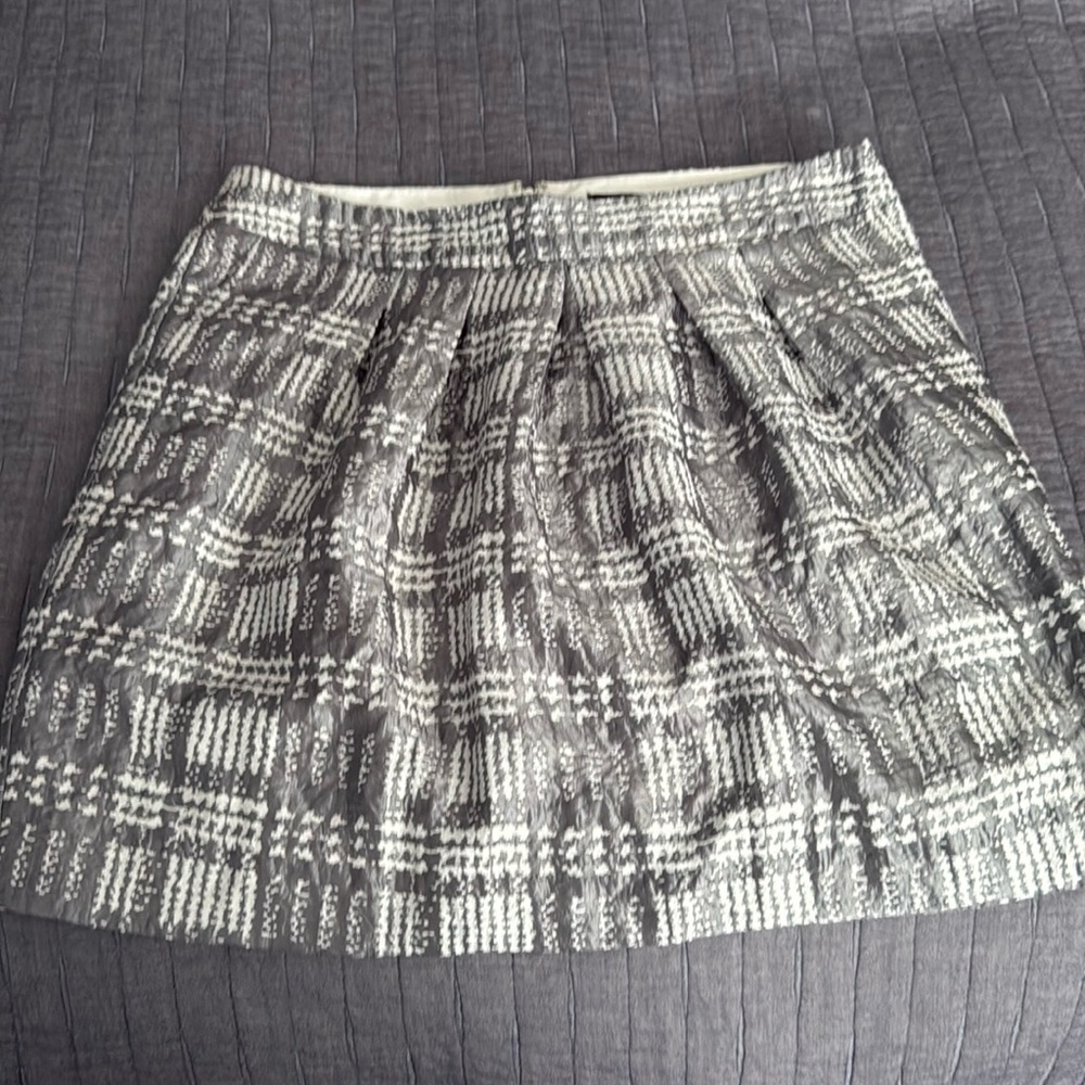 High-waisted pleated skirt with pockets